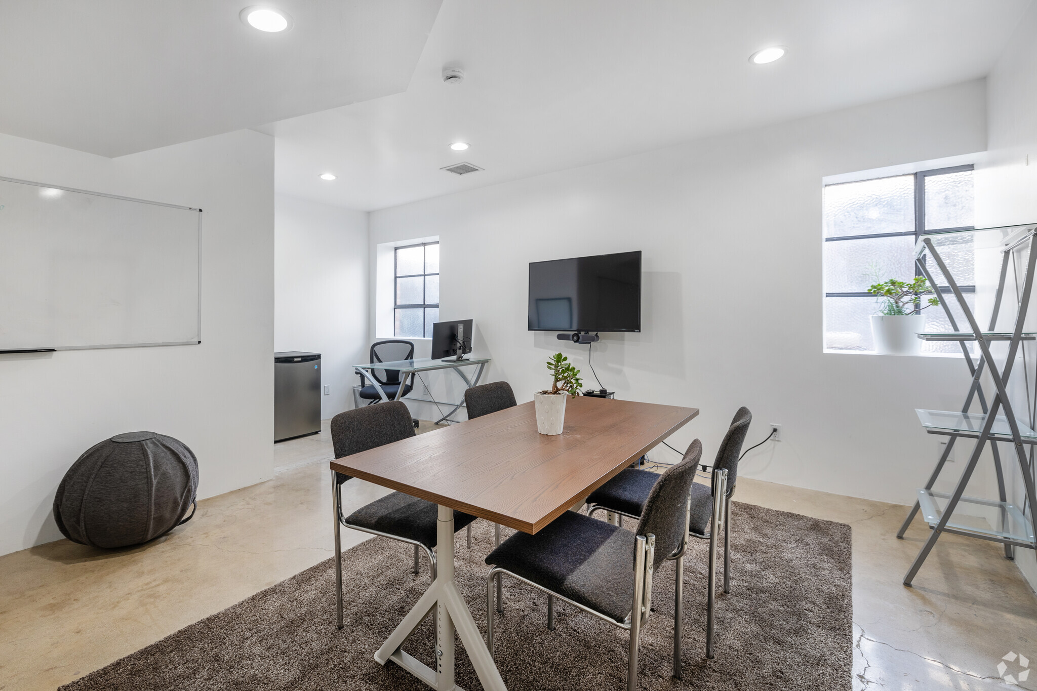 3384 Robertson Pl, Los Angeles, CA for lease Interior Photo- Image 1 of 1