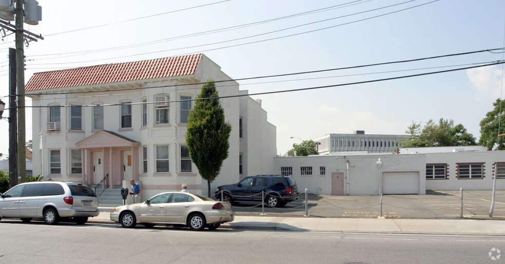 27 Broadway, Lynbrook, NY for sale - Primary Photo - Image 1 of 1