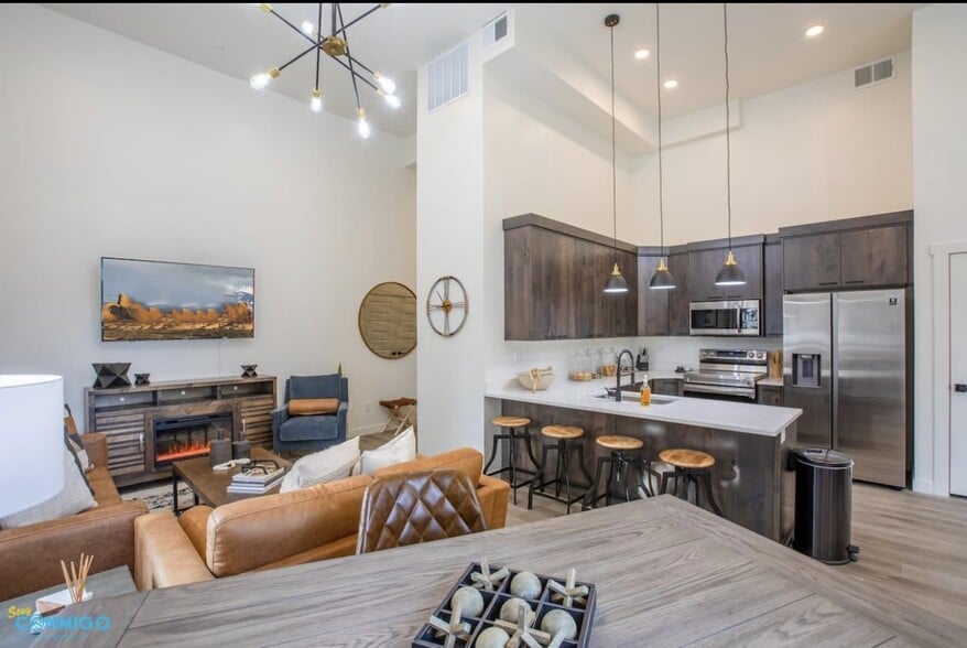 302 40th St, Ogden, UT for sale - Interior Photo - Image 3 of 38