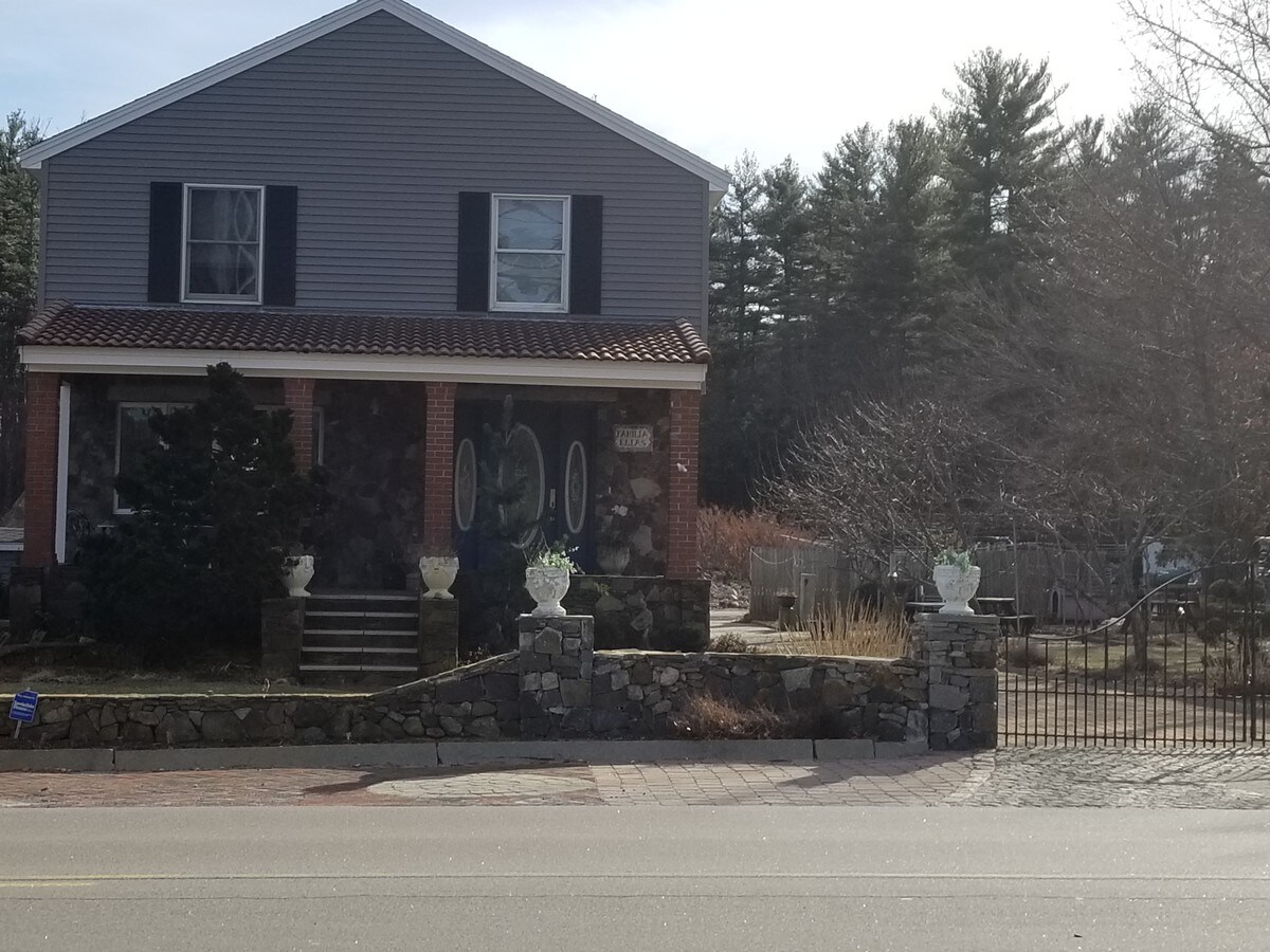 123 Lafayette Rd, Hampton Falls, NH 03844