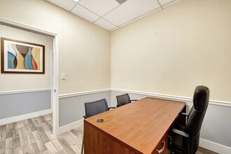 550 SE Port St Lucie Blvd, Port Saint Lucie, FL for lease Building Photo- Image 2 of 3