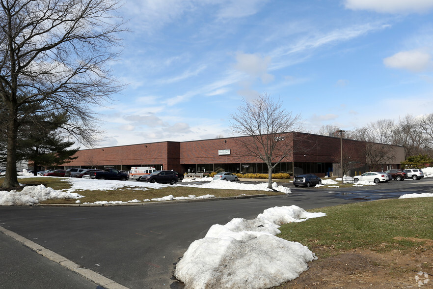 1900 Frost Rd, Bristol, PA for lease - Building Photo - Image 3 of 4