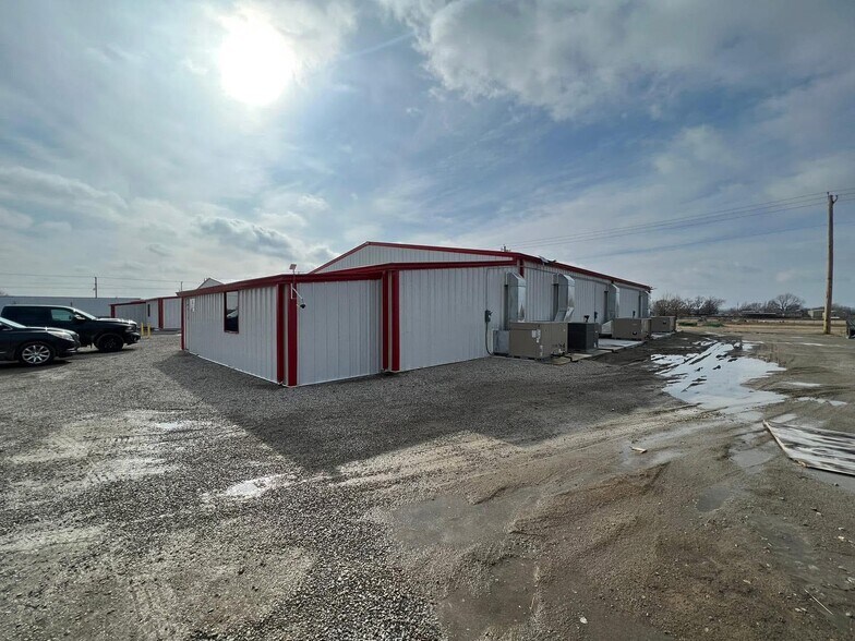 13912 N 3977 Rd, Dewey, OK for sale - Building Photo - Image 2 of 11