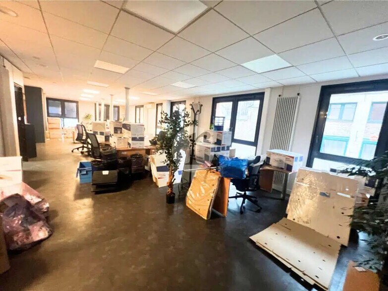 Office in Lille for lease - Building Photo - Image 3 of 5