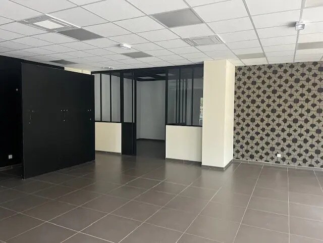 Retail in Saint-Estève for sale - Interior Photo - Image 3 of 5