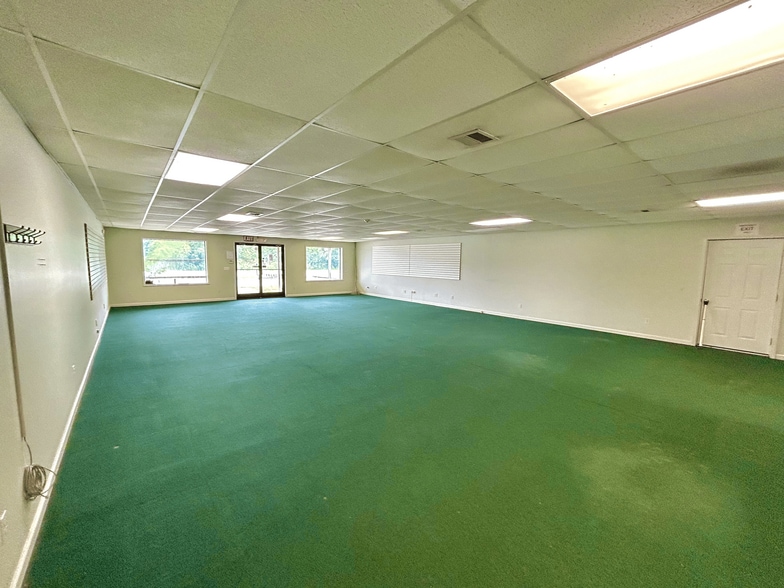 1370 S Dixie St, Horse Cave, KY for sale - Lobby - Image 2 of 6