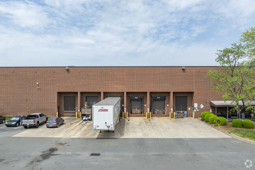 5100 W WT Harris Blvd, Charlotte, NC for lease - Building Photo - Image 3 of 6