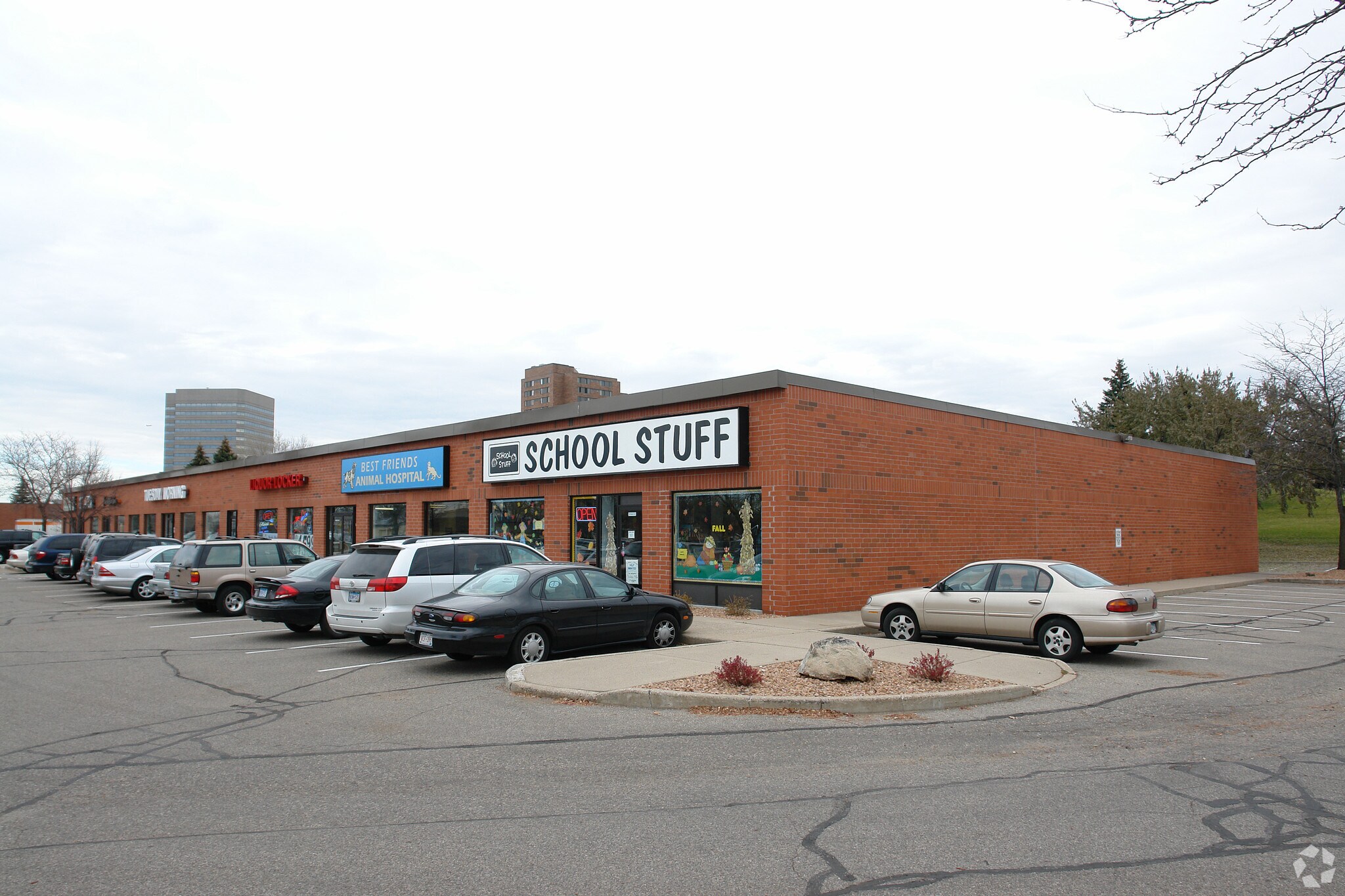 8050-8098 Morgan Cir S, Bloomington, MN for sale Primary Photo- Image 1 of 1