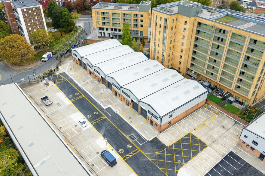 Langhedge Ln, London for lease - Building Photo - Image 2 of 17