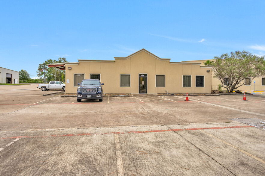 1207 N Fm 3083 Rd, Conroe, TX for lease - Building Photo - Image 1 of 42