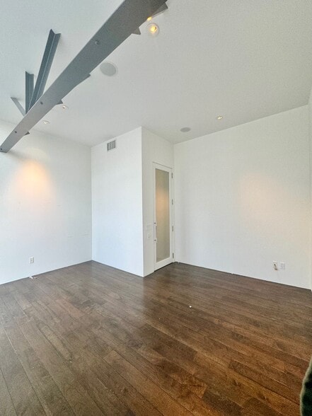 15840 Ventura Blvd, Encino, CA for lease - Interior Photo - Image 3 of 14