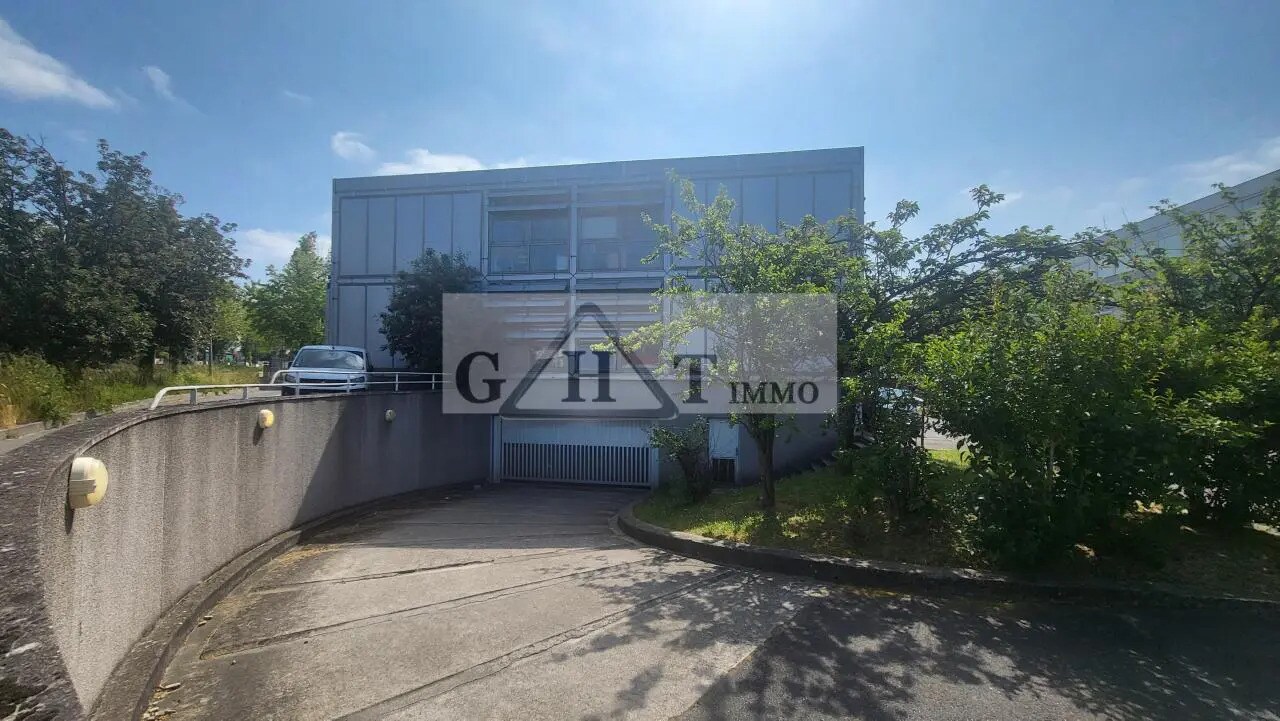 Office in Sucy-en-Brie for lease Building Photo- Image 1 of 11
