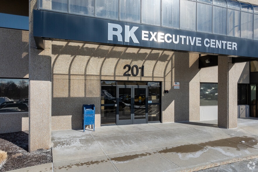 201 Boston Post Rd W, Marlborough, MA for lease - Building Photo - Image 3 of 5