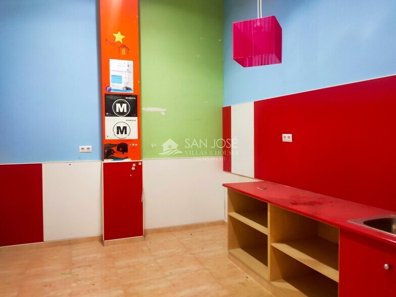 Retail in Aspe for lease - Building Photo - Image 2 of 7