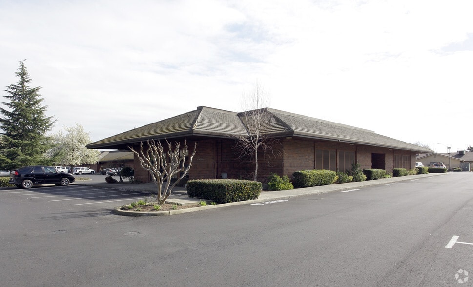 301 S Ham Ln, Lodi, CA for lease - Building Photo - Image 3 of 15