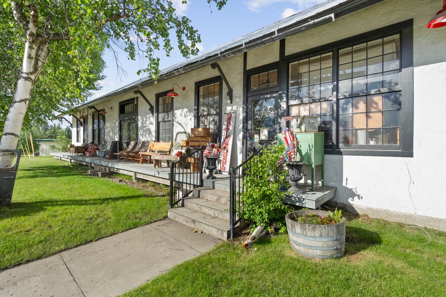 8 US Highway 2 E, Columbia Falls, MT for sale - Building Photo - Image 1 of 4