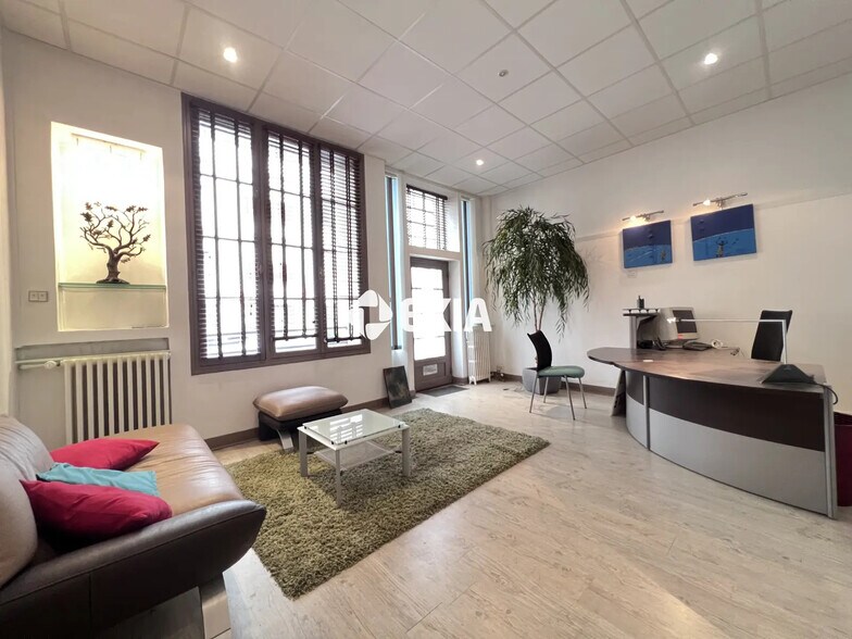 12 Rue Du Grenier À Sel, Orléans for lease - Interior Photo - Image 3 of 8