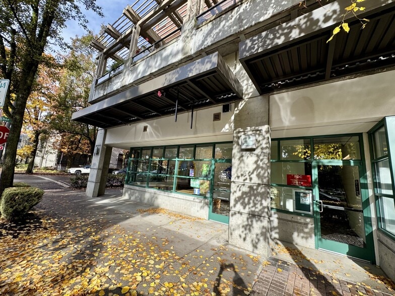 400-420 W 8th St, Vancouver, WA for lease - Building Photo - Image 3 of 8