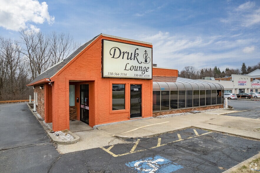 1751 Brittain Rd, Akron, OH for sale - Primary Photo - Image 1 of 1