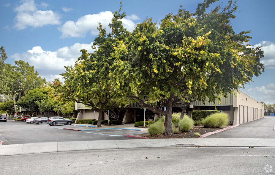 3301-3371 Olcott St, Santa Clara, CA for lease - Building Photo - Image 2 of 7