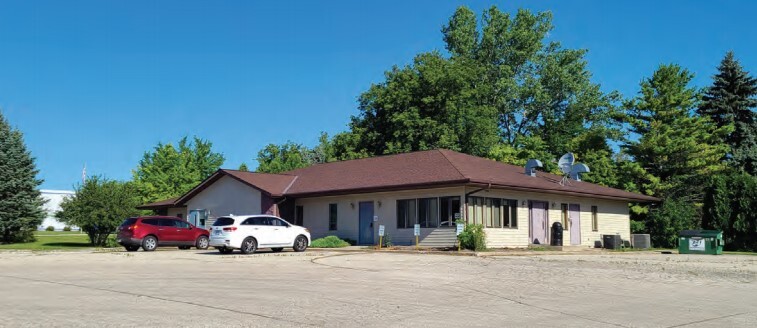 800 N Progress Dr, Saukville, WI for sale - Building Photo - Image 1 of 3