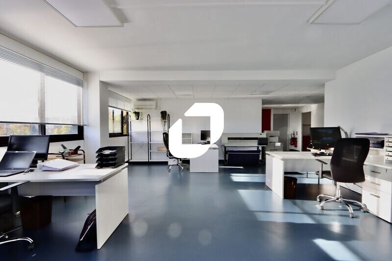 Office in Palaiseau for lease - Interior Photo - Image 2 of 17