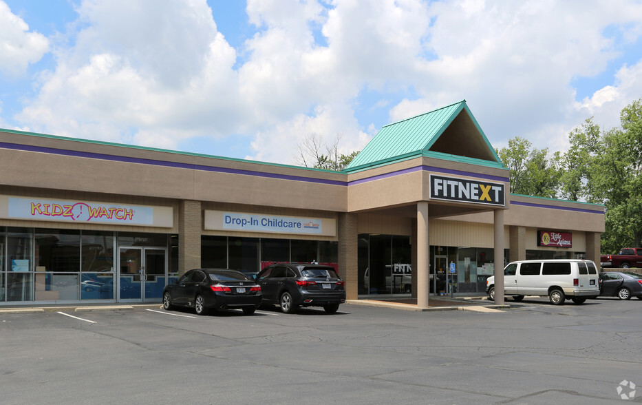 9717-9731 Montgomery Rd, Cincinnati, OH for lease - Building Photo - Image 1 of 5