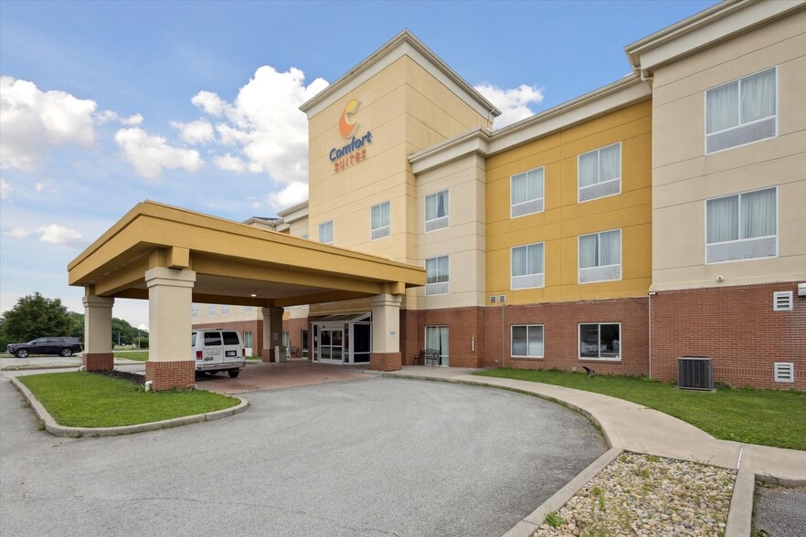 2750 Fortune Cir W, Indianapolis, IN for sale - Building Photo - Image 1 of 77