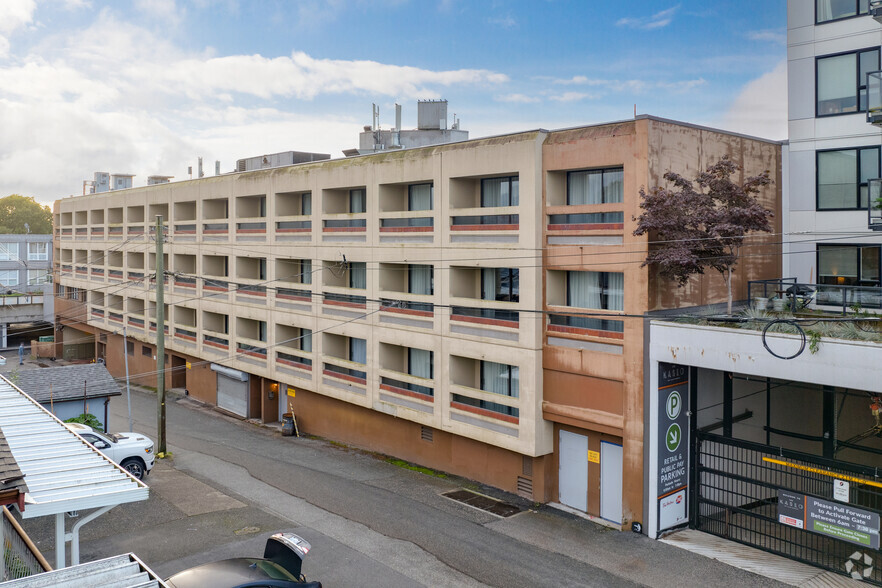 2889 E Hastings St, Vancouver, BC for lease - Building Photo - Image 2 of 6