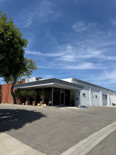 8964 Oso Ave, Chatsworth, CA for lease - Building Photo - Image 2 of 4