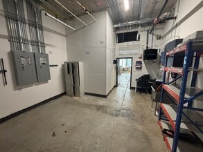 240 NW 25th St, Miami, FL for lease Interior Photo- Image 2 of 10