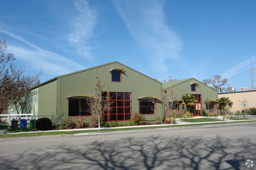 821 Pine St, Paso Robles, CA for lease - Building Photo - Image 2 of 3