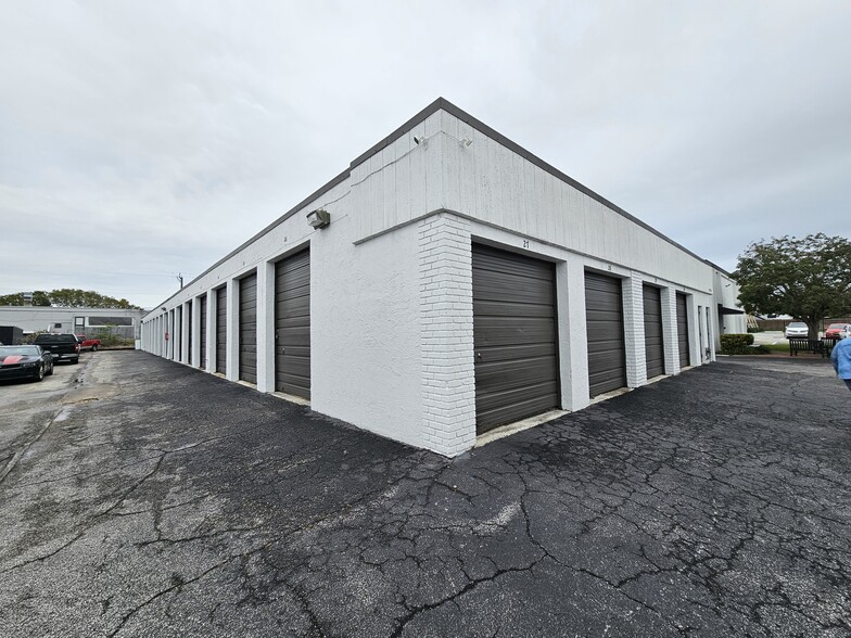 1315 S Killian Dr, Lake Park, FL for lease - Building Photo - Image 2 of 5