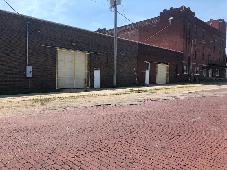 518-520 SE Adams St, Topeka, KS for sale - Building Photo - Image 1 of 1