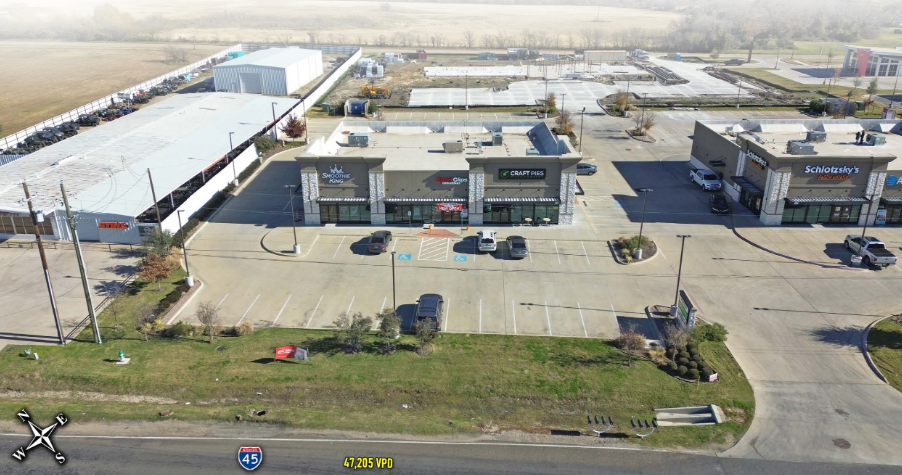 402 N Interstate Highway 45, Ennis, TX for lease - Building Photo - Image 3 of 8