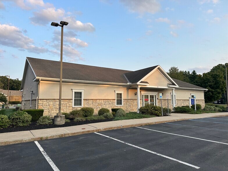 2 Emma Ln, Clifton Park, NY for lease - Building Photo - Image 1 of 11