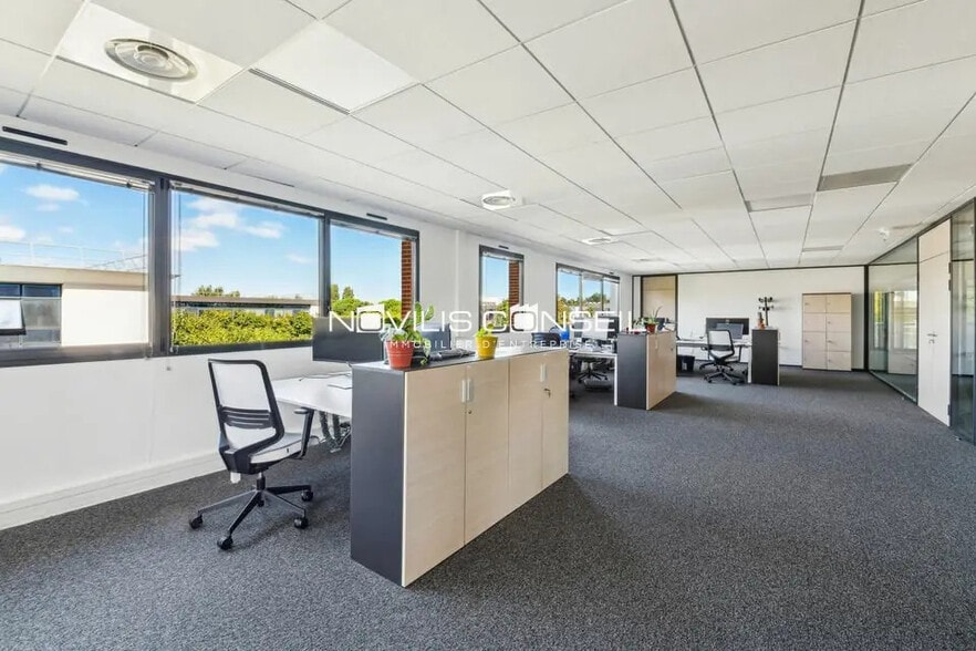 Office in Toulouse for lease - Interior Photo - Image 2 of 8