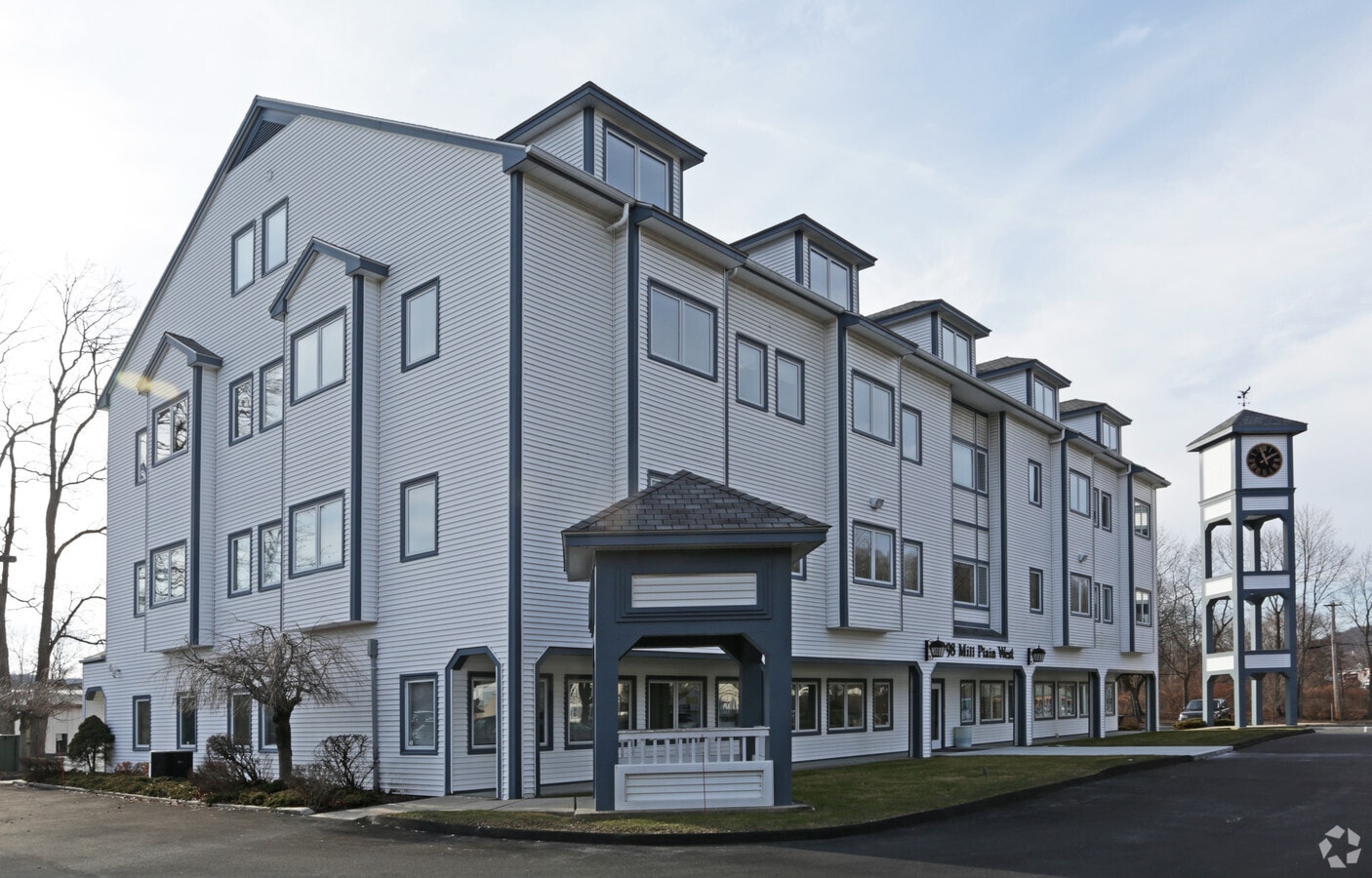 98 Mill Plain Rd, Danbury, CT for lease Building Photo- Image 1 of 5