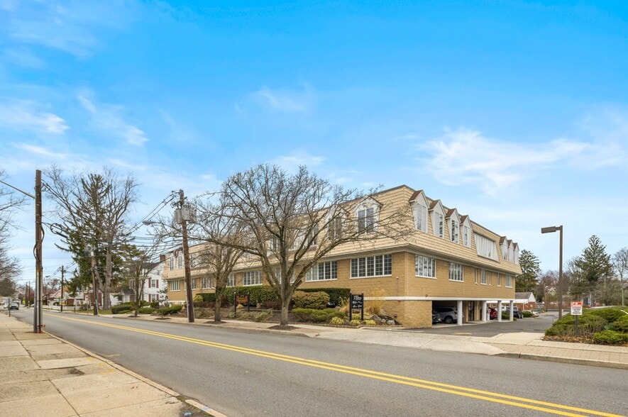 175 Washington Ave, Dumont, NJ 07628 Washington Plaza