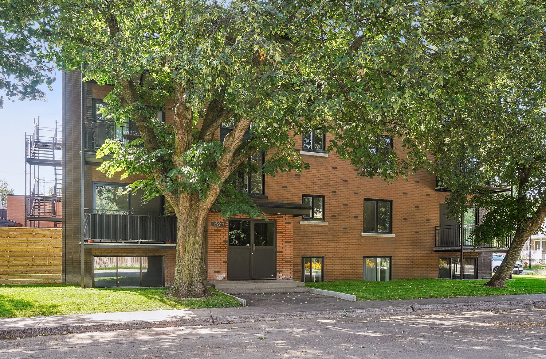 1594 Rue de Biencourt, Montréal, QC for sale Primary Photo- Image 1 of 1