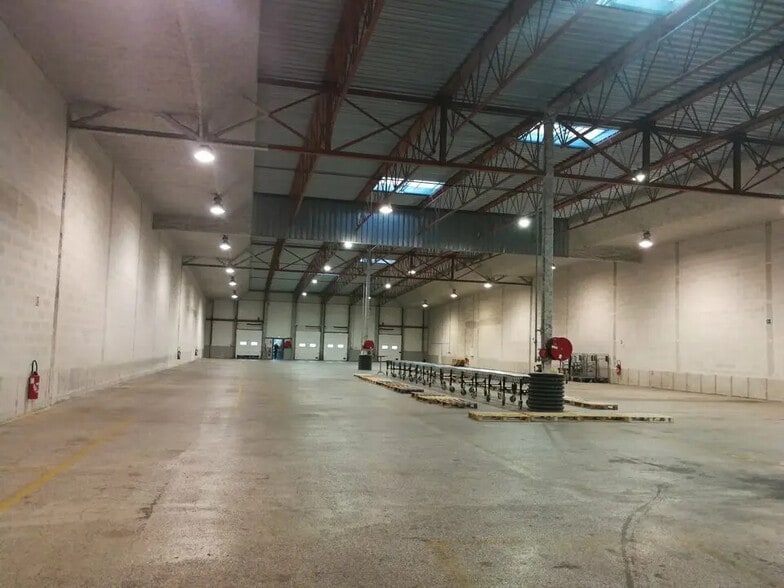 32 Boulevard De L'Europe, Vitrolles for lease - Interior Photo - Image 3 of 5