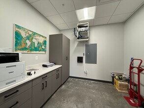 1465 SW Park Square Dr, Ankeny, IA for lease Interior Photo- Image 2 of 15