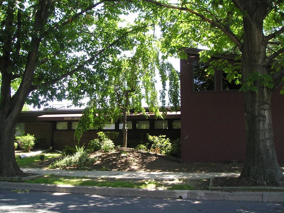 425 Tioga Ave, Kingston, PA 18704