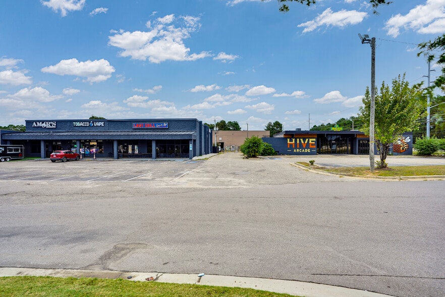 4-Unit Strip Center portfolio of 2 properties for sale on LoopNet.com - Building Photo - Image 3 of 12