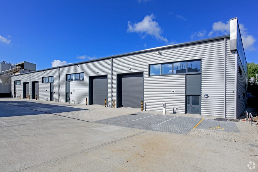 390 North Circular Rd, London for sale - Primary Photo - Image 1 of 1