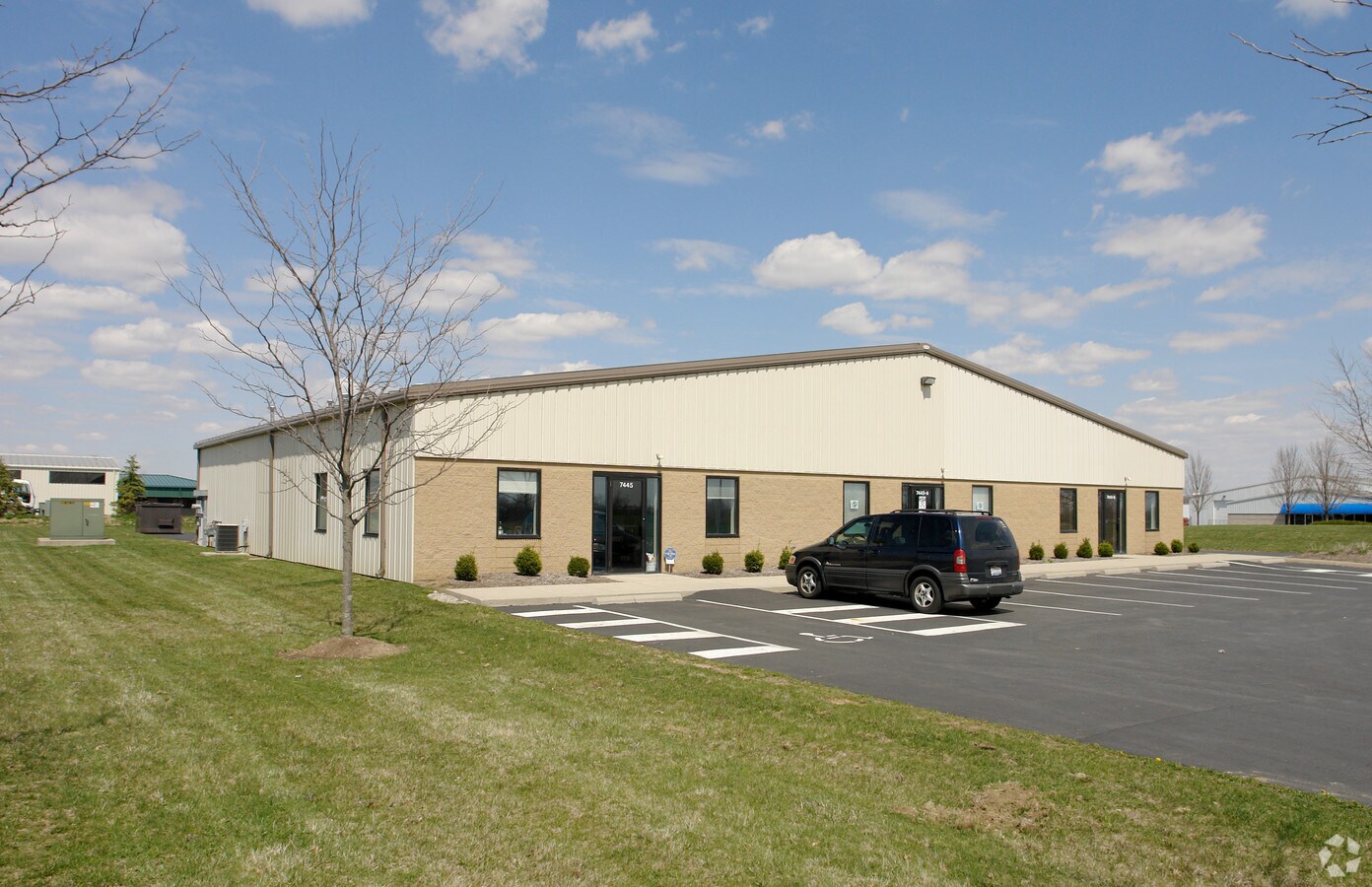 7445 Montgomery Dr, Plain City, OH 43064