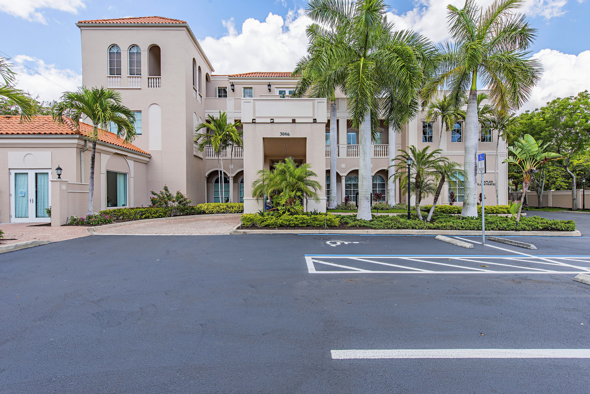 3060-3066 Tamiami Trl N, Naples, FL for lease Primary Photo- Image 1 of 10