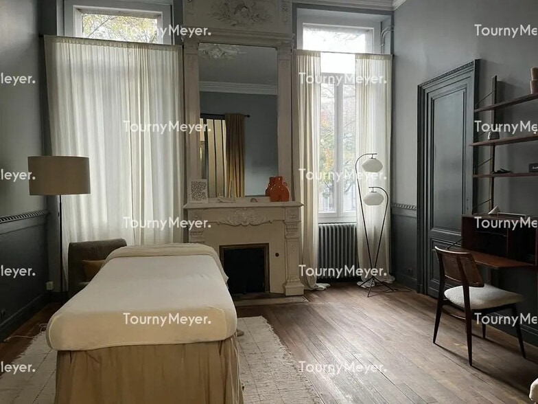 Office in Bordeaux for lease - Interior Photo - Image 2 of 6