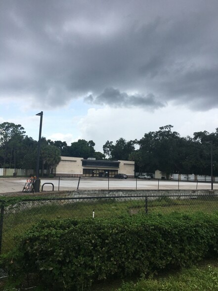 3290 N Narcoossee Rd, Saint Cloud, FL for lease - Building Photo - Image 1 of 8