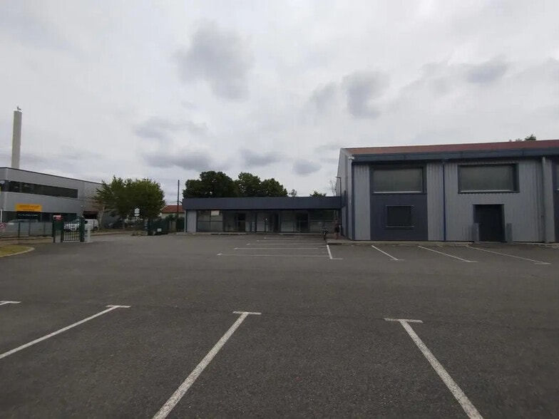 Office in Toulouse for lease - Building Photo - Image 2 of 10